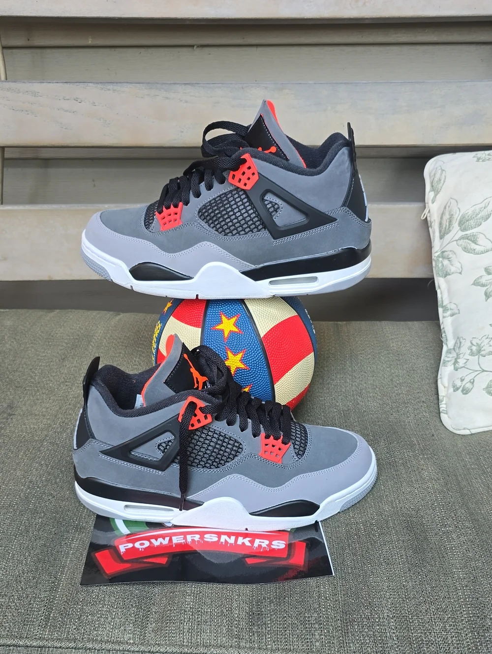 JORDAN 4 TRAINERS.